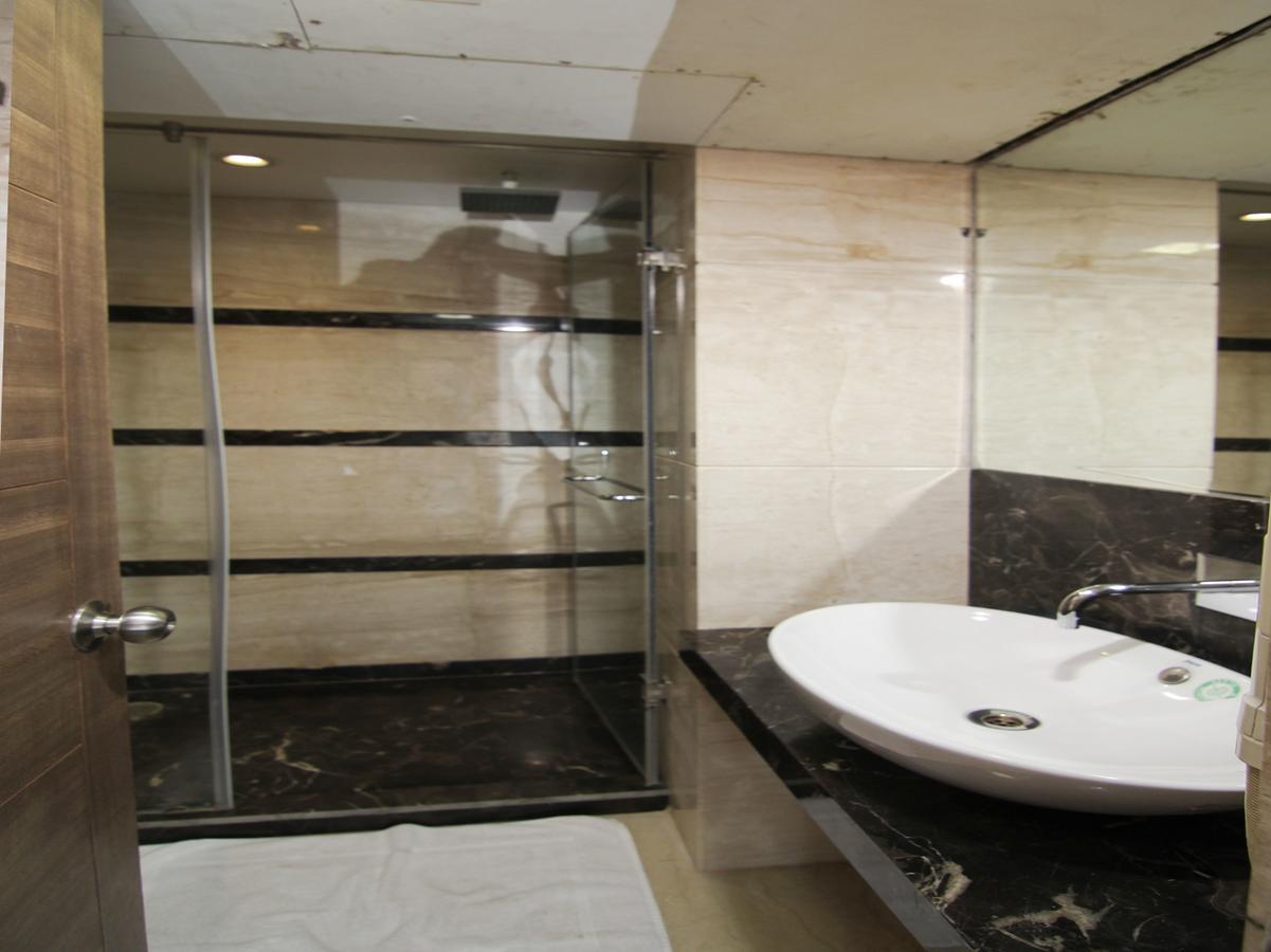 Oyo 12496 Skyotel Lucknow Exterior photo